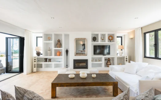 Villa moderne à vendre près de Sant Josep, Ibiza – Avec appartement d&rsquo;invités, piscine et vues panoramiques