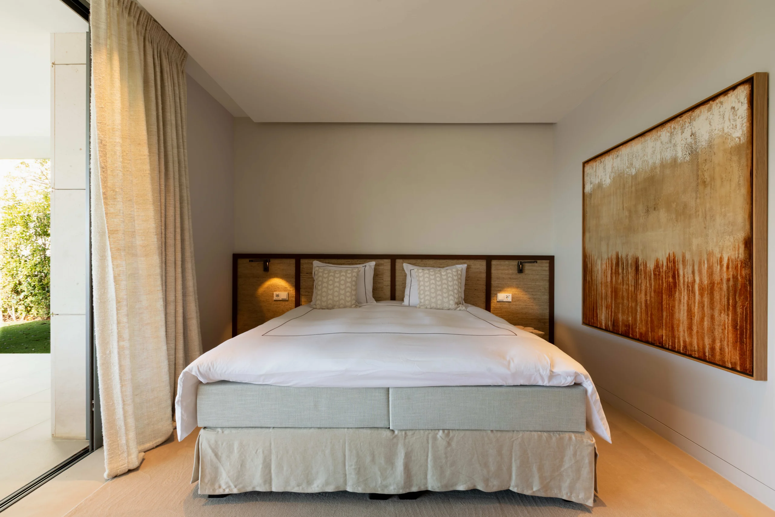 Residência de luxo de dois andares com vista para o mar e piscinas privadas em White Angel Ibiza