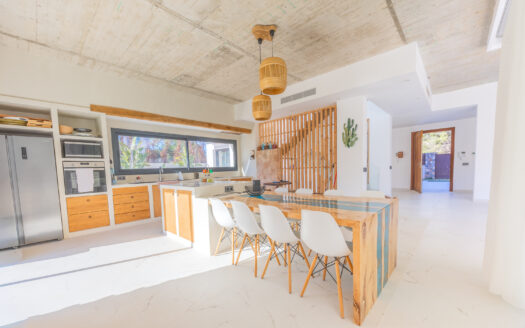 Atemberaubende neue Villa im Norden Ibizas für Langzeitvermietung