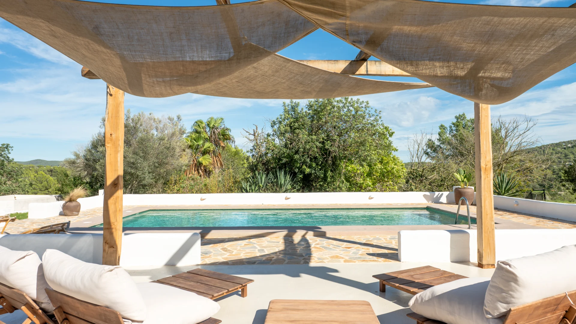 Pool with wooden shade pergola and daybed in Santa Gertrudis, Ibiza