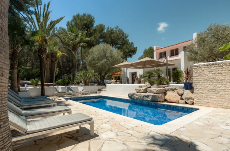 Villa kaufen in Porroig, Ibiza— privates Resort