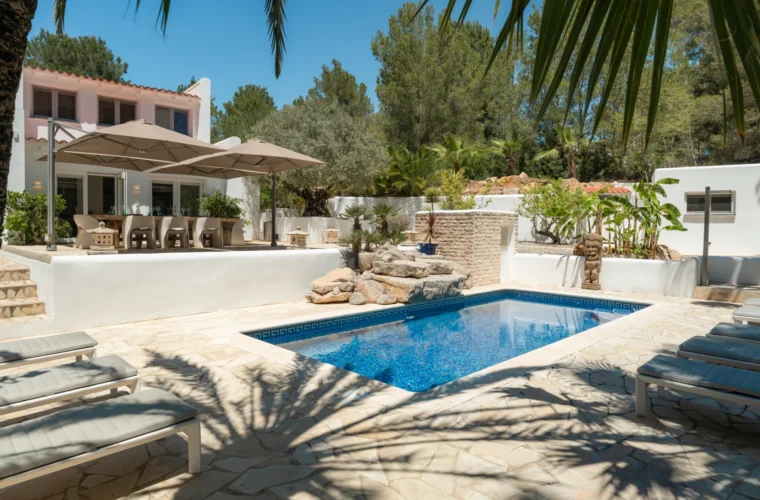 Villa kaufen in Porroig, Ibiza— privates Resort