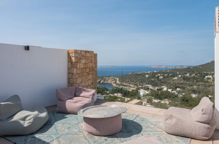 Penthouse for sale in Cala Vadella, Ibiza — rooftop jacuzzi